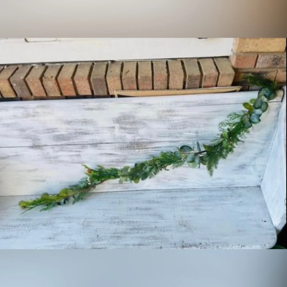 *Mistletoe Mix Artificial Garland